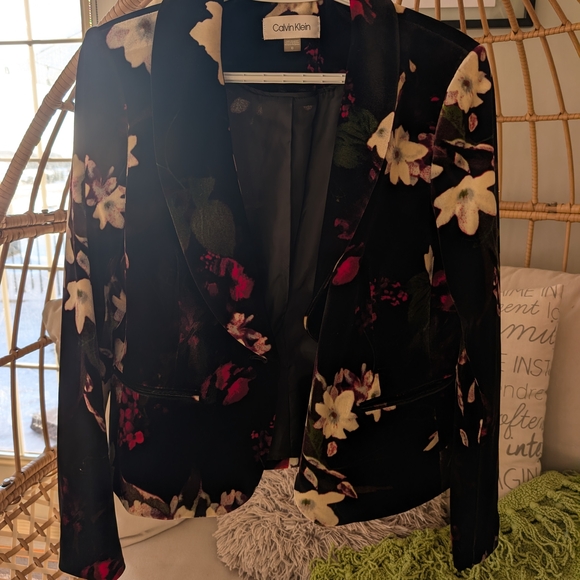 Calvin Klein Women's Floral Blazer - Black and White with Red Accents - Picture 4 of 4